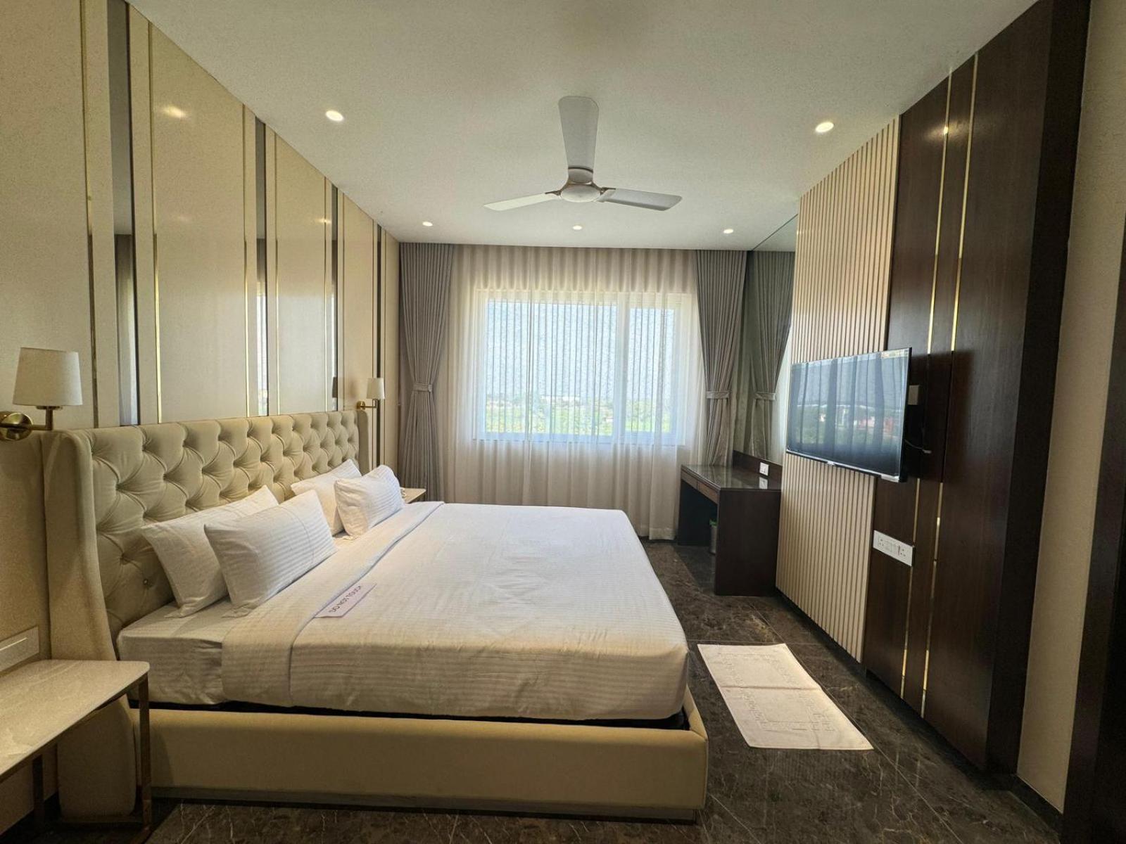 Hotel Carnival Parbhani Экстерьер фото