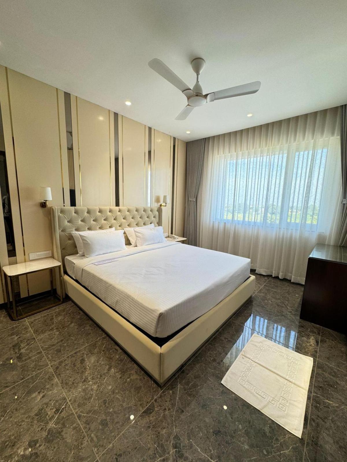 Hotel Carnival Parbhani Экстерьер фото