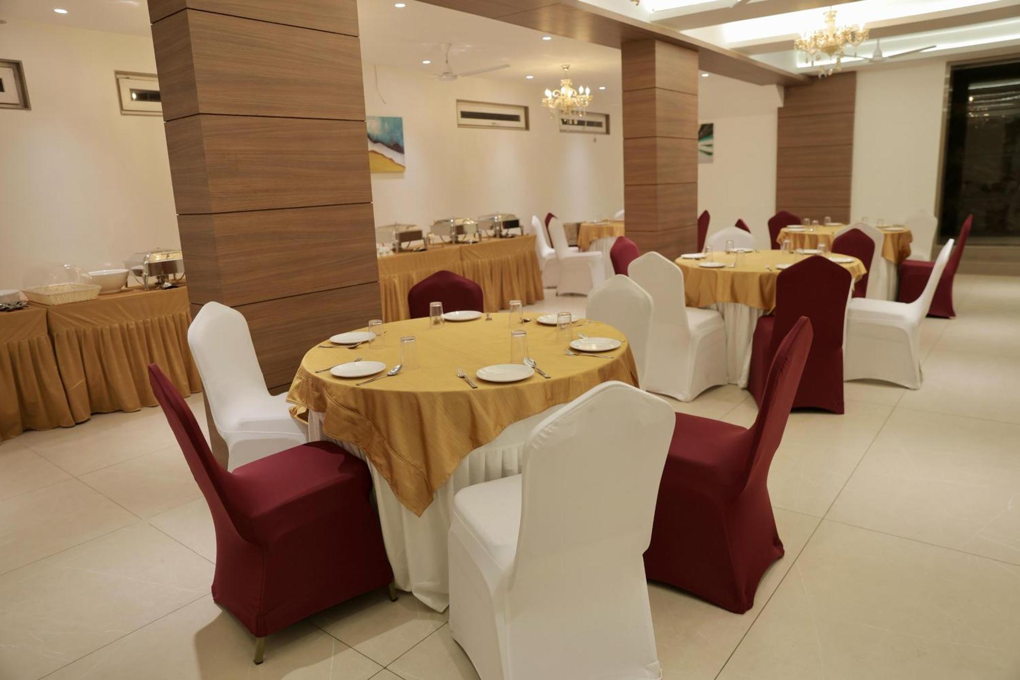 Hotel Carnival Parbhani Экстерьер фото