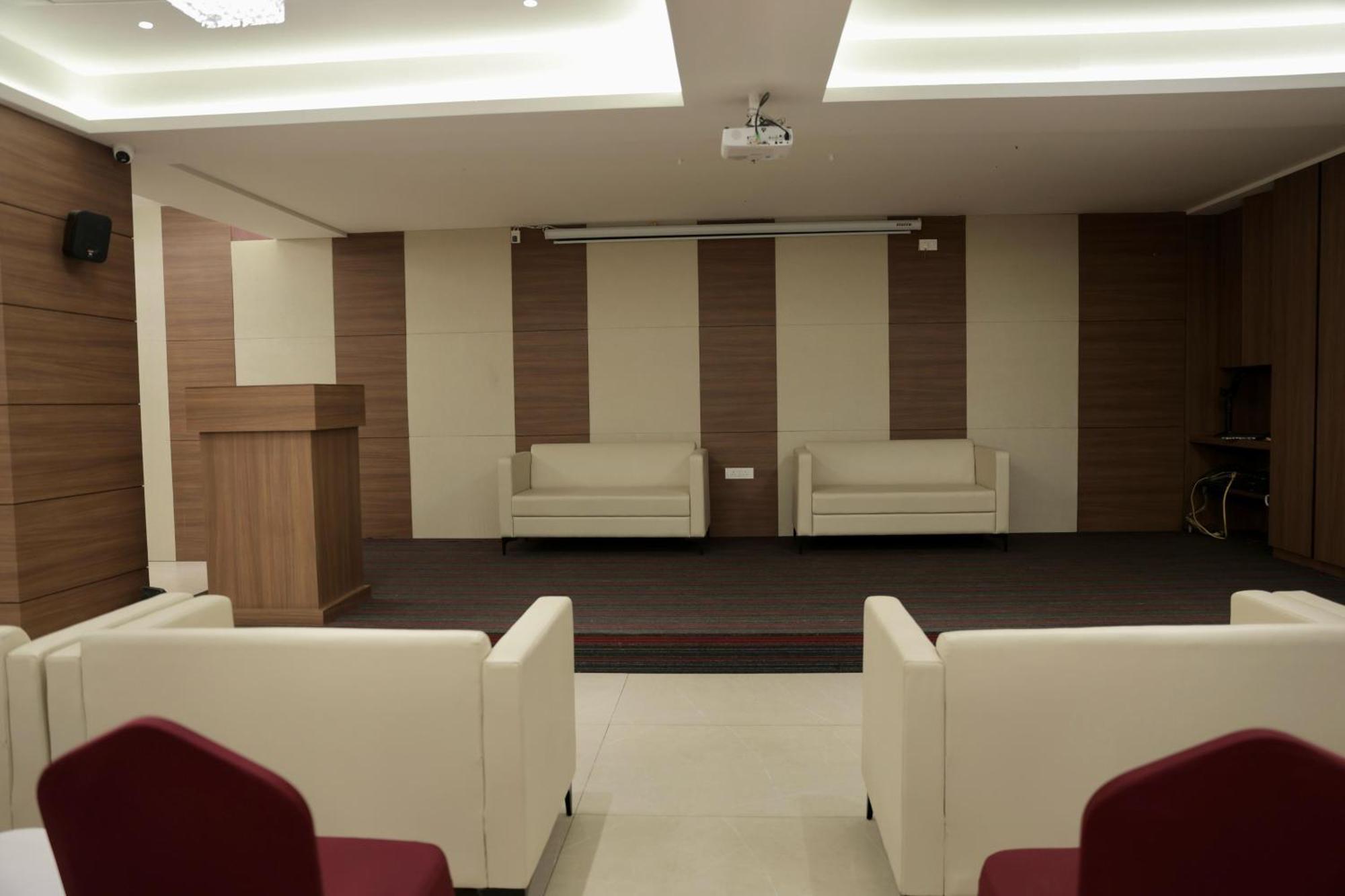 Hotel Carnival Parbhani Экстерьер фото
