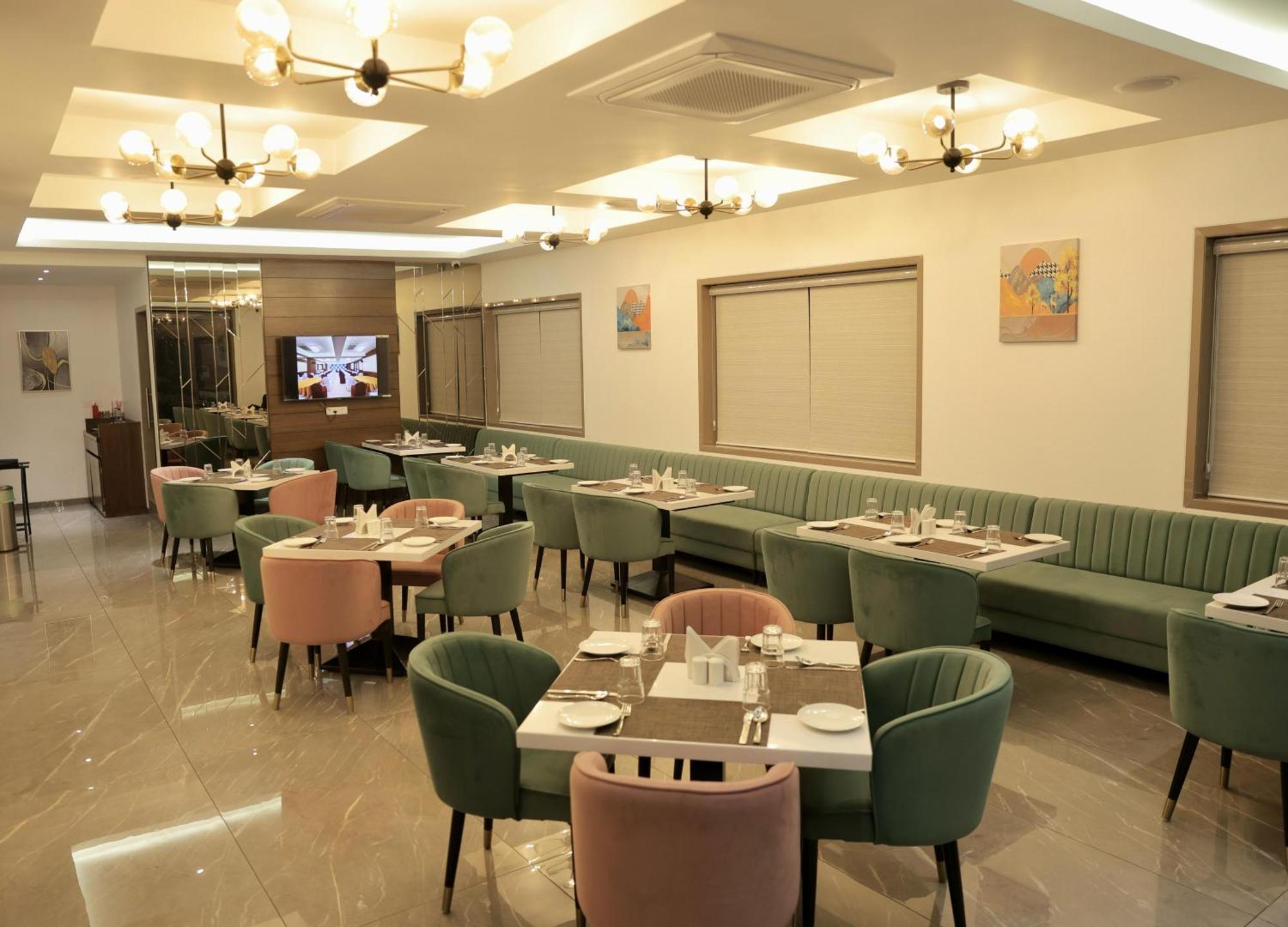 Hotel Carnival Parbhani Экстерьер фото