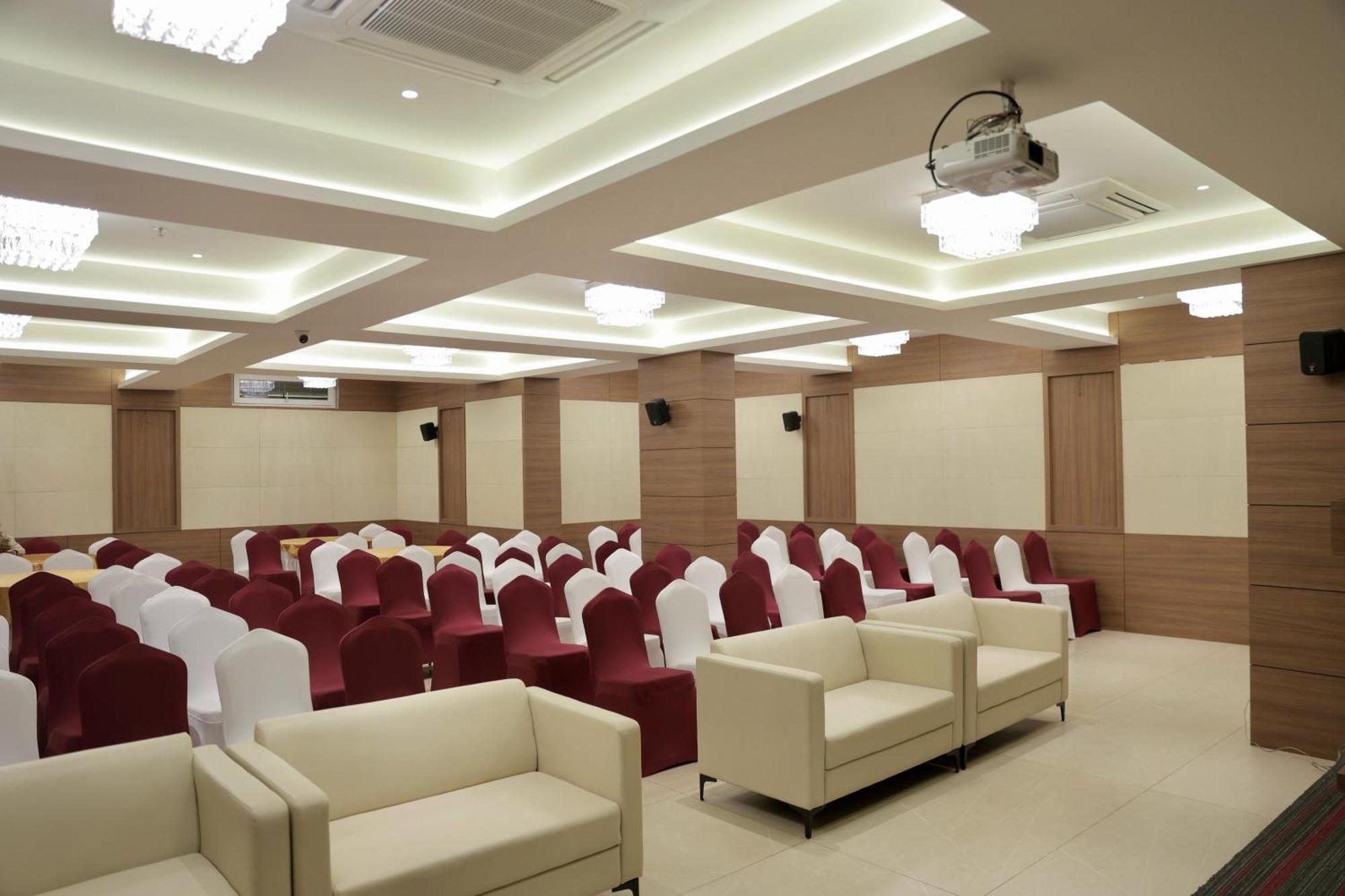 Hotel Carnival Parbhani Экстерьер фото