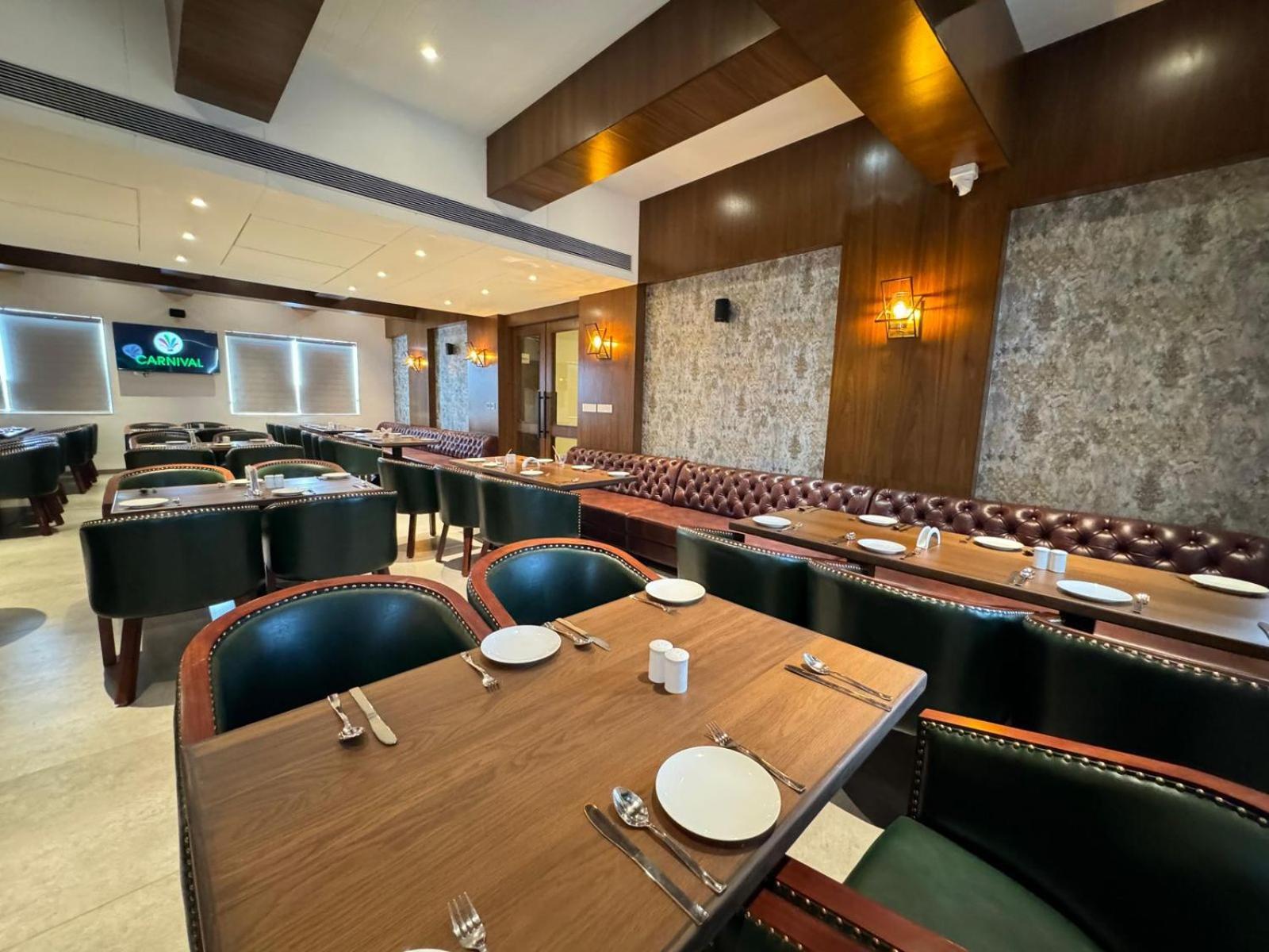 Hotel Carnival Parbhani Экстерьер фото